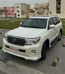 تۆیۆتا لاند کروزەر